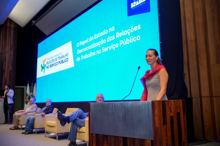 SEM INTER  RELACOES DE TRAB NO SERVICO PUCLICO_0036.jpg