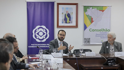 O secretário-executivo do Conselhão, Paulo Pereira, representou a SRI e moderou o debate. Foto Gilmar Ferreira/ASCOM/SRI