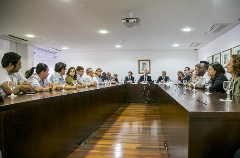 Governo federal e organização ecumênica debatem situação de imigrantes haitianos no Brasil