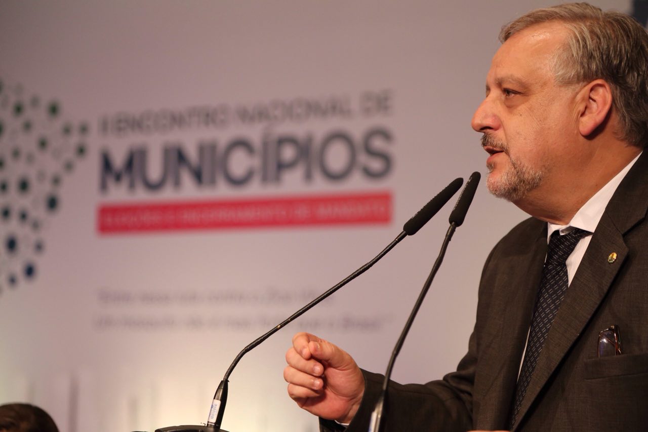 Ministro - Encontro Nacional de Municípios
