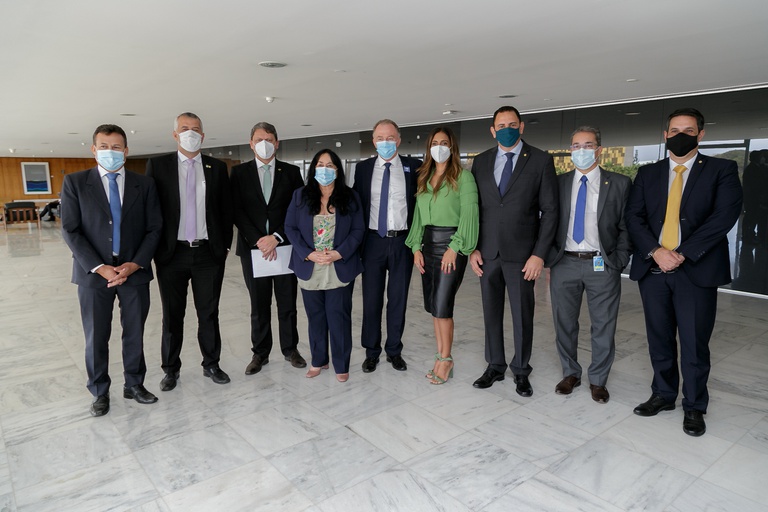 Ministra recebe Governador e bancada do Espírito Santo