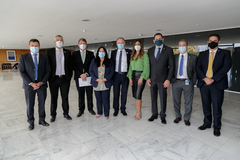 Ministra recebe Governador e bancada do Espírito Santo