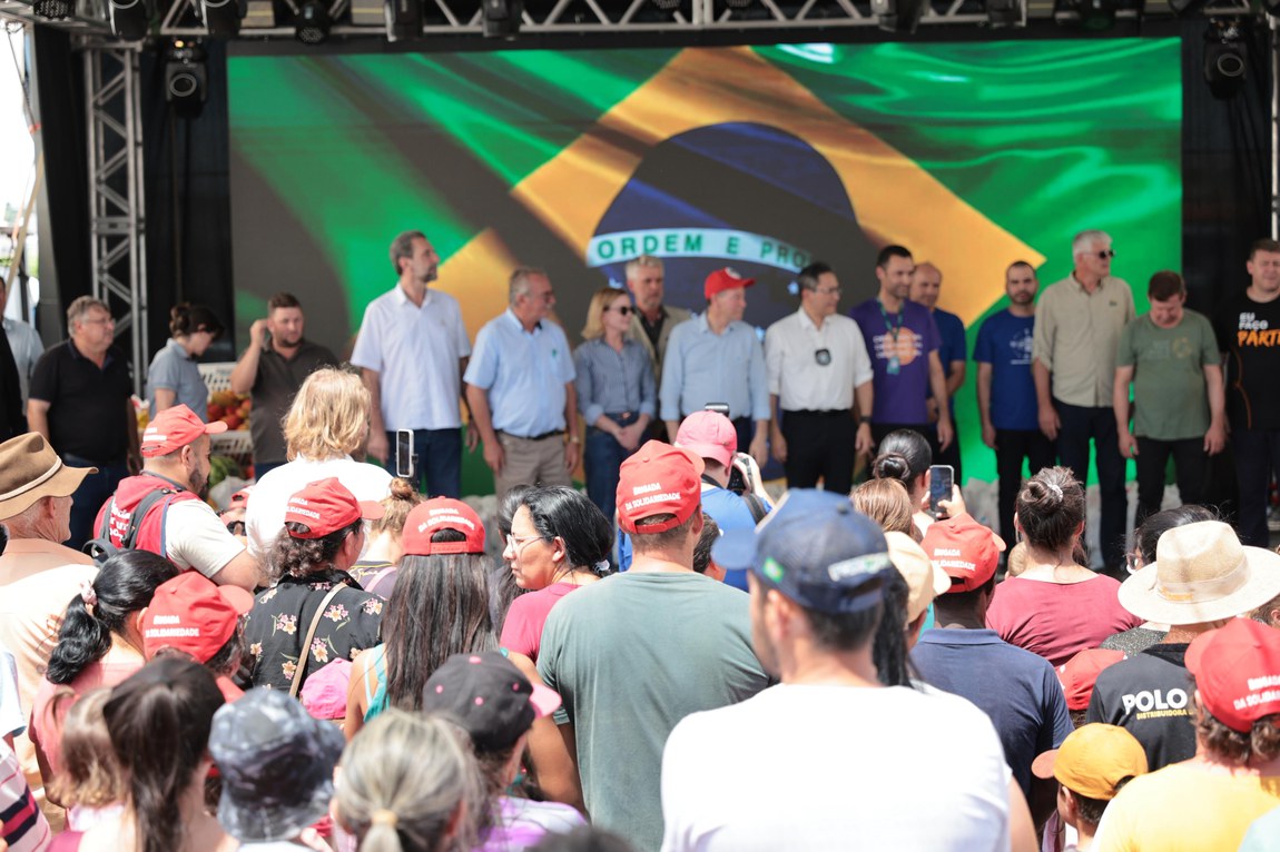 Ministra visitou a cidade e conversou com moradores sobre o andamento das ações do Governo Federal