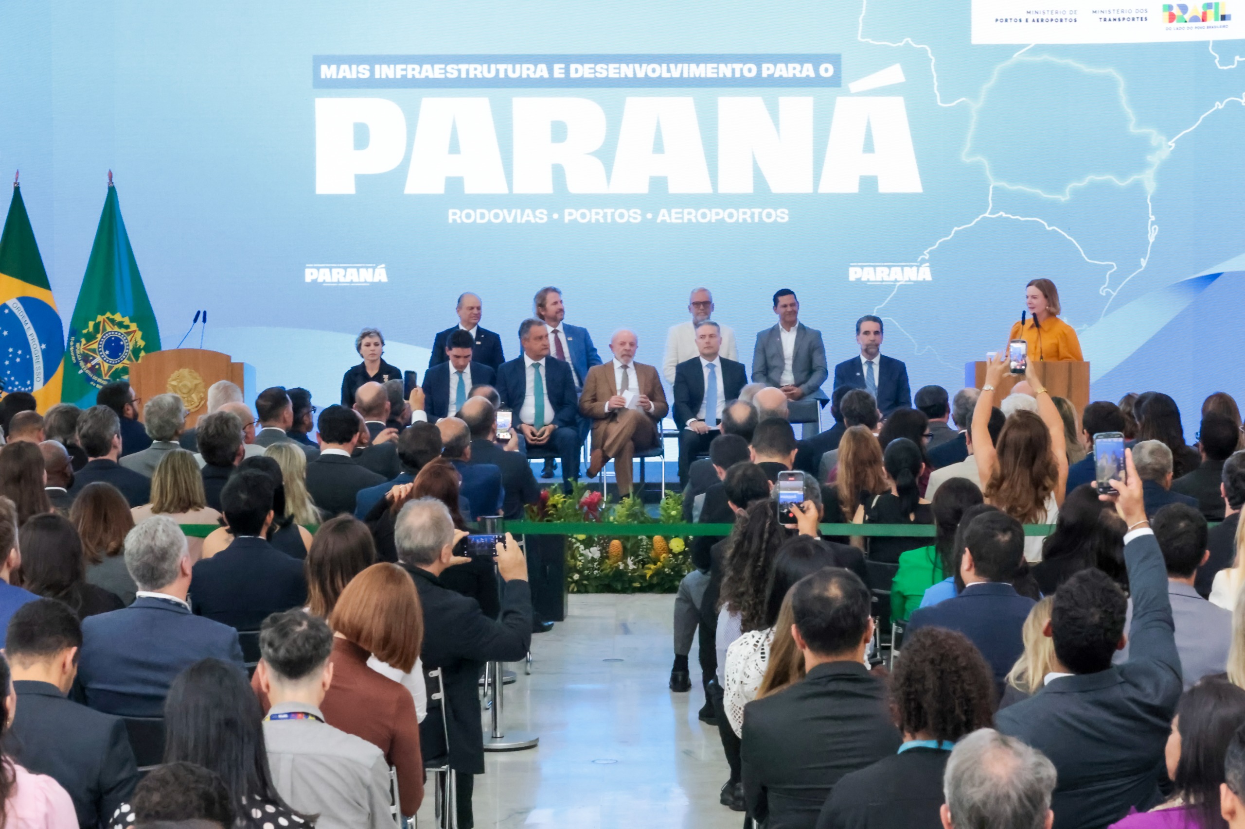 Cerimônia desta quinta (12) aconteceu no Palácio do Planalto e contou com presenças de Lula e Gleisi