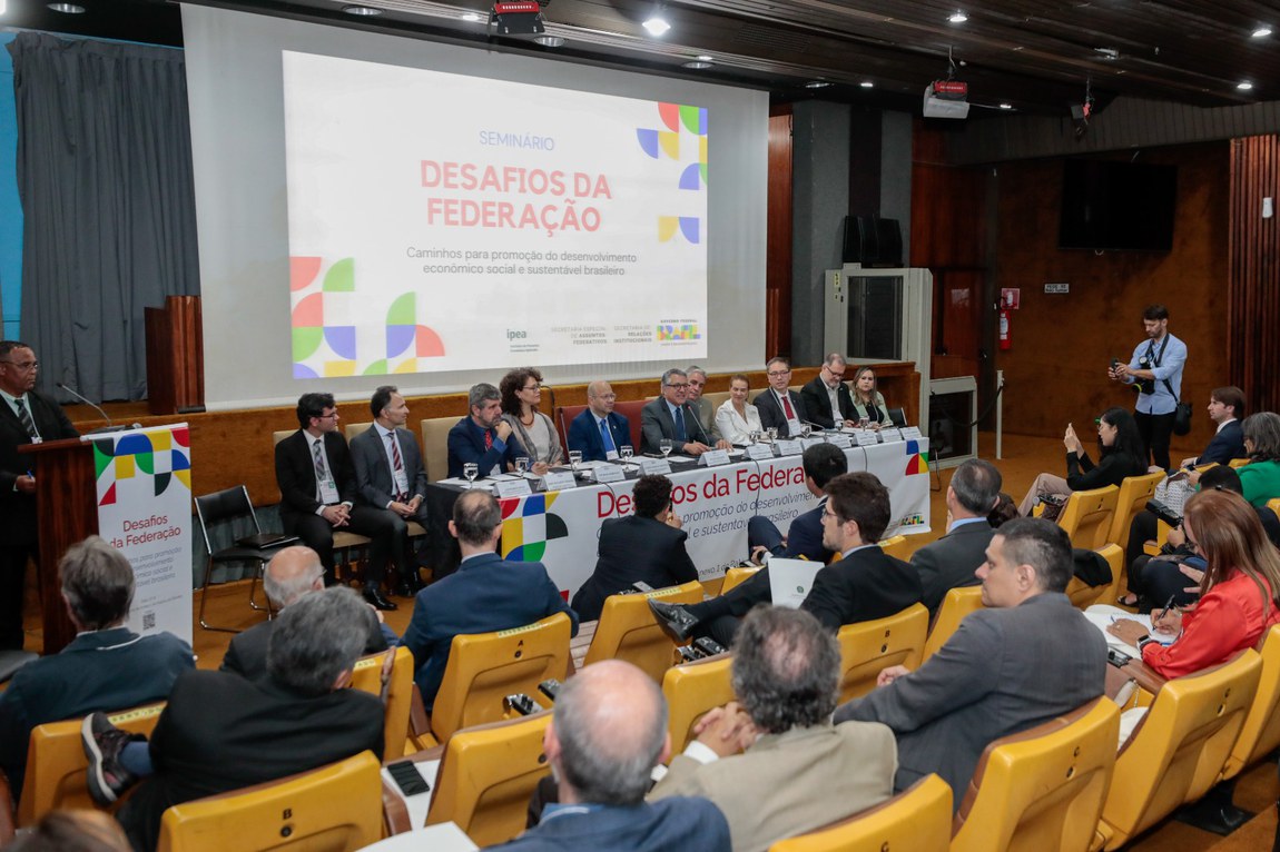 Evento contou com a participação de especialistas e intelectuais que debateram sobre temas primordiais para o aperfeiçoamento do federalismo e da cooperação intergovernamental no país.