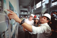 Ministro Alexandre Padilha visita obra do Hospital da Criança do Recife