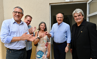 Vice-presidente Alckmin e ministro Padilha entregam 144 apartamentos do Minha Casa, Minha Vida no interior do estado de São Paulo