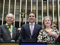 Gleisi Hoffmann participa de sessão na Câmara em homenagem aos 40 anos da redemocratização do Brasil