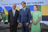 Gustavo Feliciano toma posse como novo ministro do Turismo