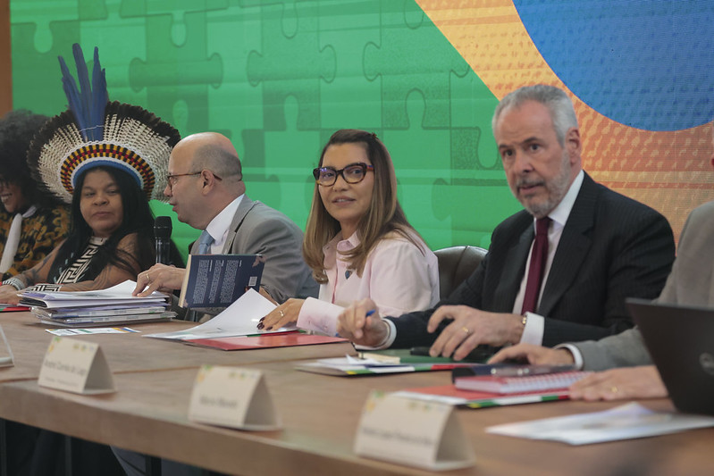 Participaram da mesa a primeira-dama Janja Lula da Silva, o presidente da COP 30, embaixador André Corrêa do Lago, ministros de Estado e conselheiros