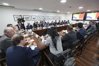 Ministra das Relações Institucionais se reúne com representantes da Confederação Nacional dos Municípios em Brasília