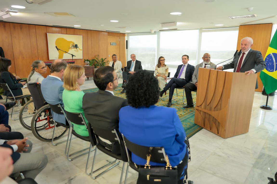 Ministra Gleisi Hoffmann prestigiou a cerimônia que contou com a presença de lideranças evangélicas