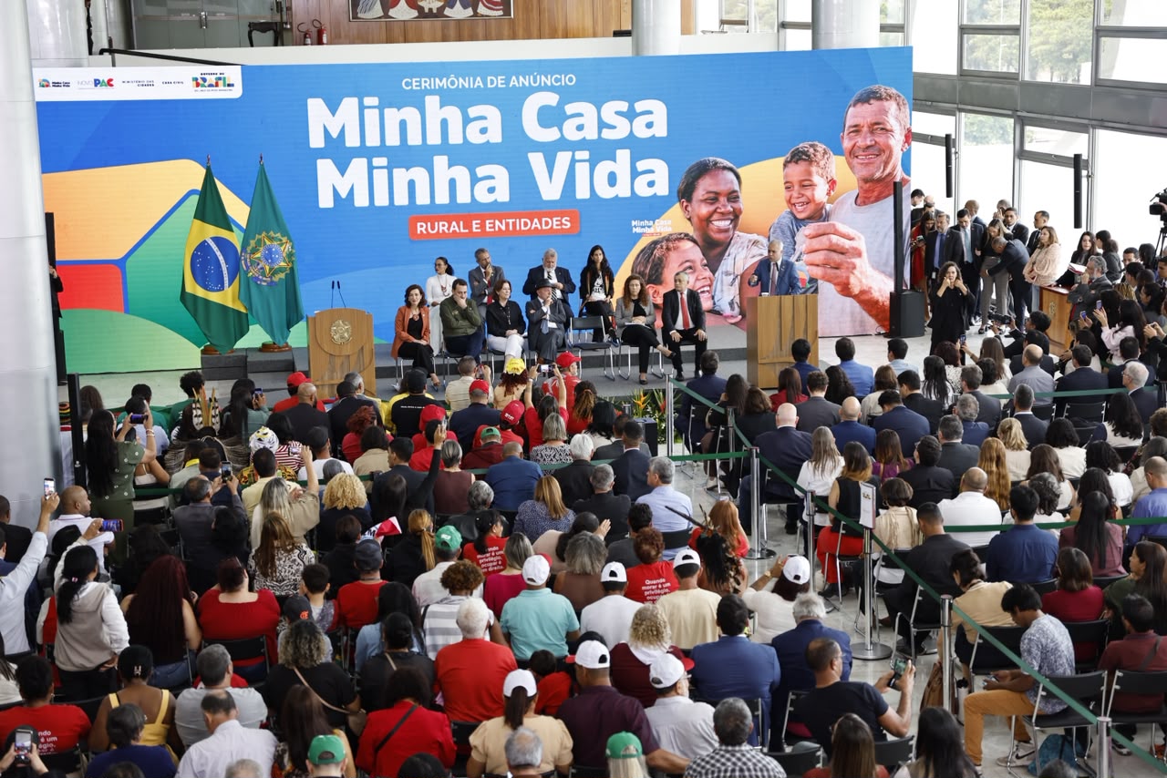 Cerimônia teve a participação da população nesta sexta-feira (12), no Palácio do Planalto
