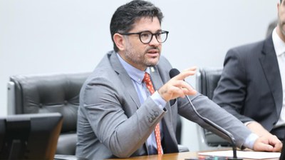 Secretário-adjunto da SEAG, Elton Bandeira, fala durante audiência da CMO na Câmara dos Deputados. Foto: ASCOM/SRI