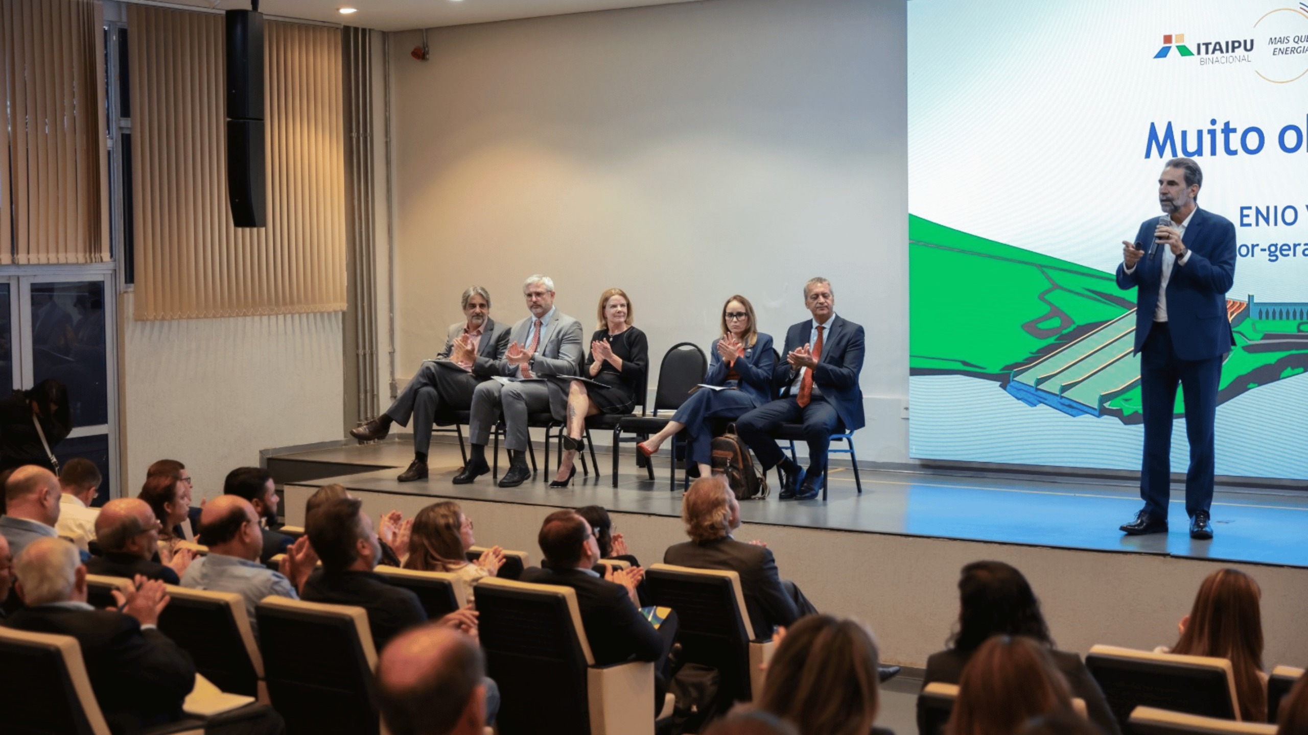Encontro em Brasília reúne prefeitos e prefeitas do Paraná com a ministra-chefe da SRI