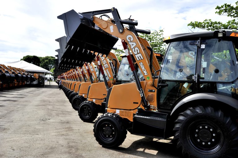 RetroescavadeirasPatrulhaMecanizada. agricultura.gov.jpeg