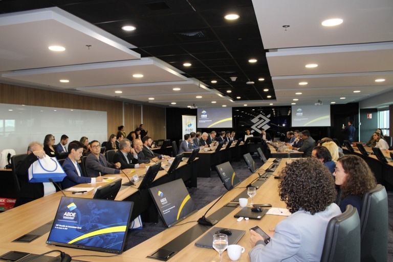 Assinatura do ACT entre Sudeco e ABDE