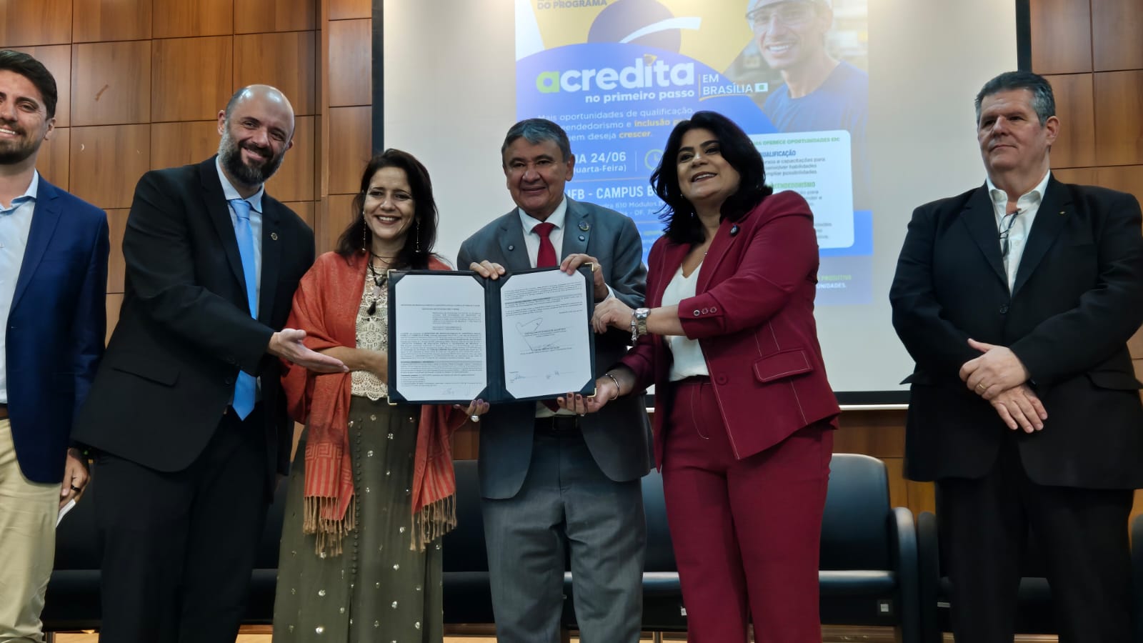 Sudeco participa da cerimônia de adesão do IFB ao Programa Acredita no Primeiro Passo