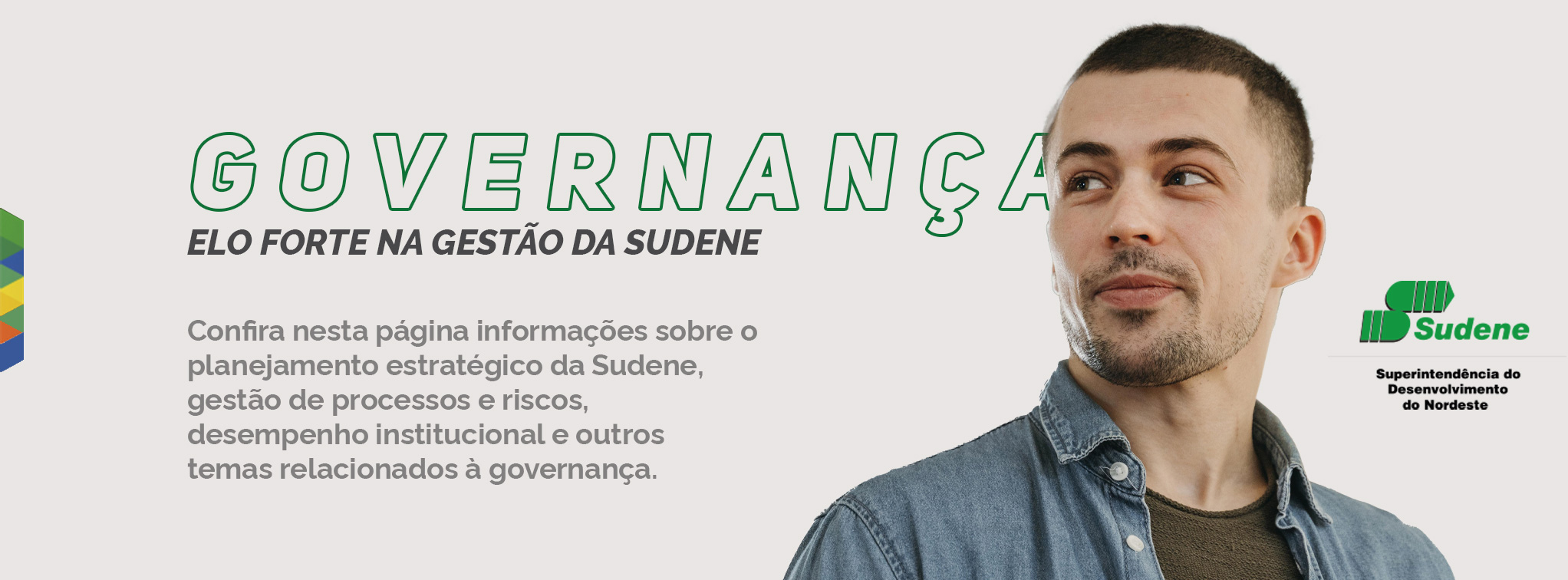 Imagem com uma mulher usando um computador. Texto: Governança, elo forte na gestão da Sudene. Confira nesta página informações sobre o planejamento estratégico da Sudene, gestão de processos e ricos, desempenho institucional e outros temas ligados à governança.