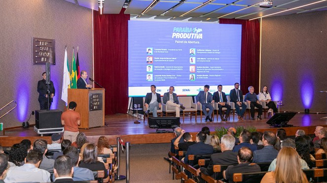 Ato com o superintendente integra a programação do evento “Paraíba Produtiva: Indústria, Inovação, Desenvolvimento e Produtividade”, reunindo lideranças empresariais, especialistas e gestores públicos. Foto: Elvis Aleluia (Ascom/Sudene)