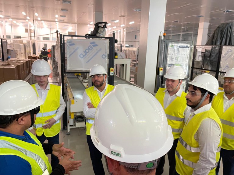 Gestores da Sudene visitam laboratório farmacêutico em Montes Claros (MG)