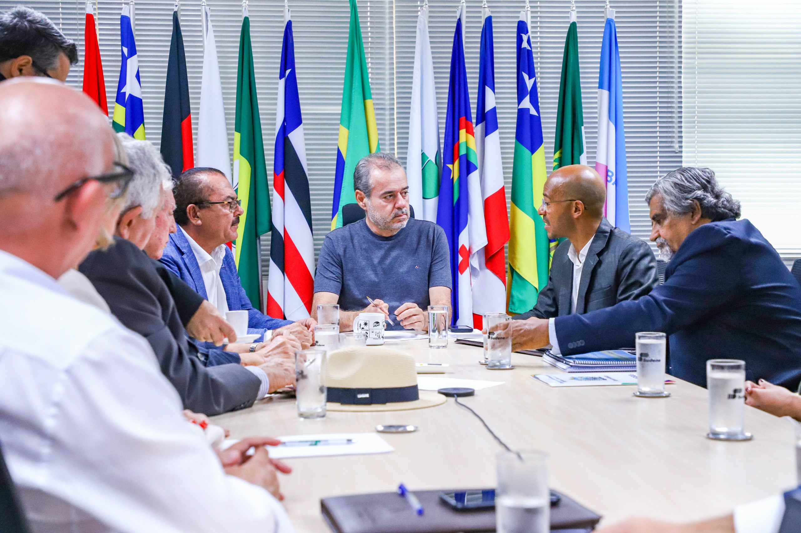 Na Sudene, prefeitos discutem ramal Transnordestina em Pernambuco
