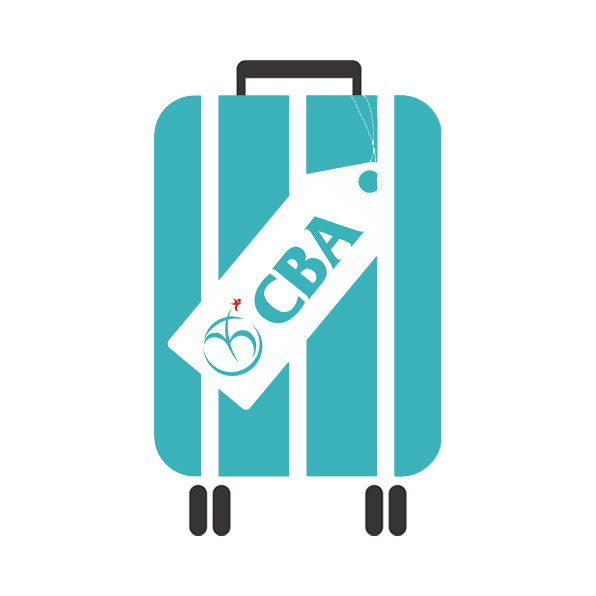 Desenho de uma mala de viagem verde turquesa, com alça e rodinhas pretas, com uma etiqueta com a marca do CBA.