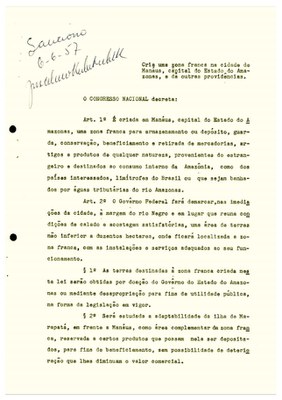 Imagem da primeira página da Lei nº 3.173, onde se pode ver, no canto superior esquerdo, a assinatura a caneta do presidente Juscelino Kubitschek, com a inscrição "Sanciono 6-6-57".