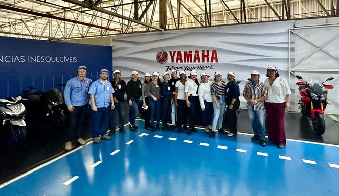 Suframa e alunos em visita à Yamaha
