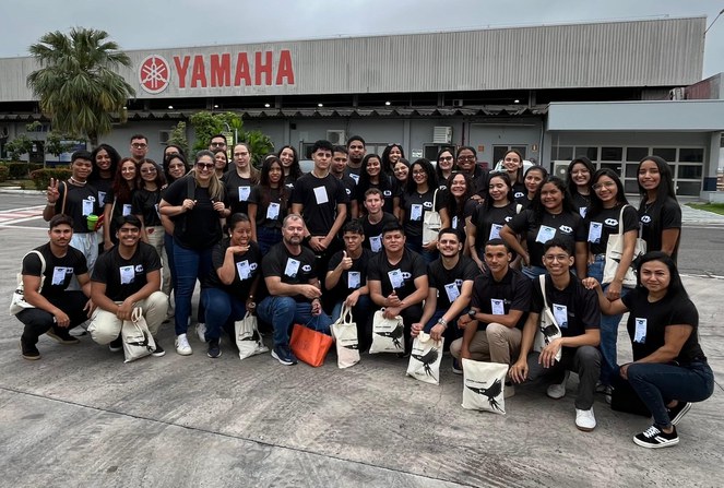 Acadêmicos de administração da UERR na Yamaha