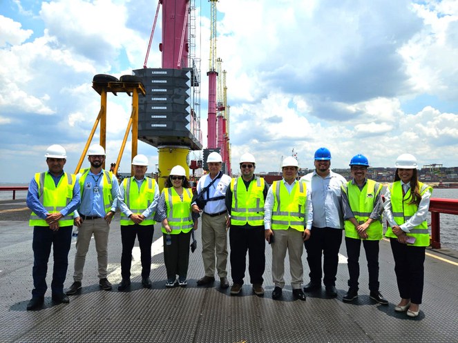 Agentes portuários e governamentais do Peru em agenda com Suframa no Porto Chibatão