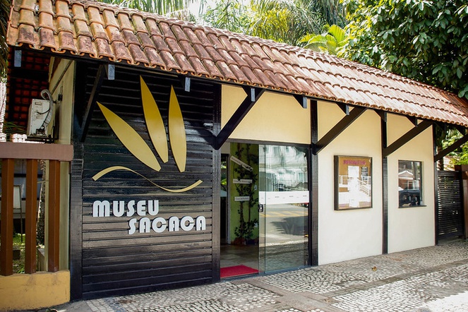 Foto mostra a fachada de um museu em Macapá