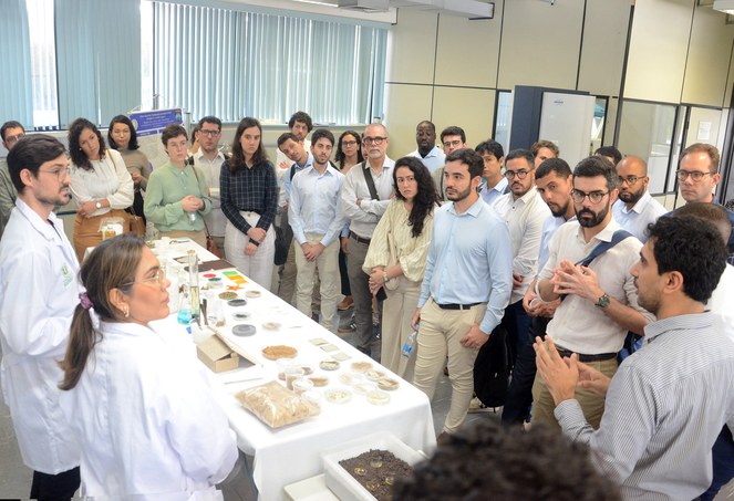 Visita a laboratório do CBA