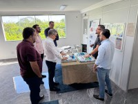 Empresa do PIM pioneira em reciclagem de vidro recebe visita da Suframa