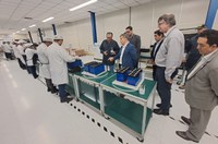 Empresa referência em armazenamento de energia recebe visita técnica da Suframa