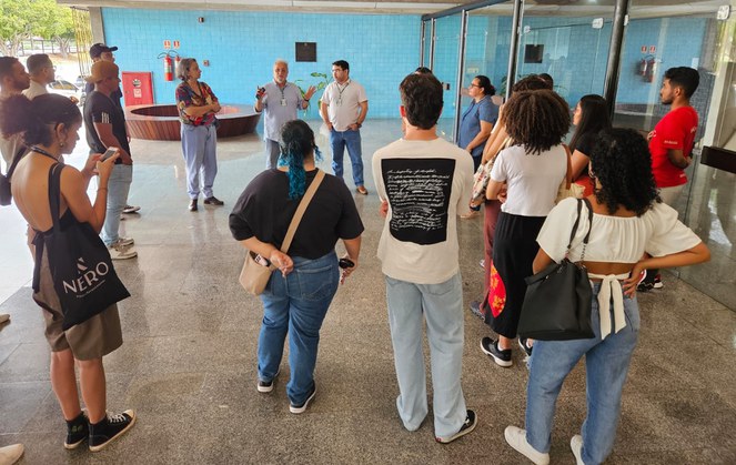 Foto mostra a visita de estudantes da Universidade Federal de Roraima para conhecer a sede da Suframa