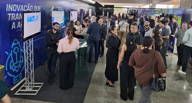 Foto mostra pessoas num encontro