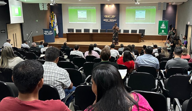 Maria José Melo em palestra na Jornada do Acre
