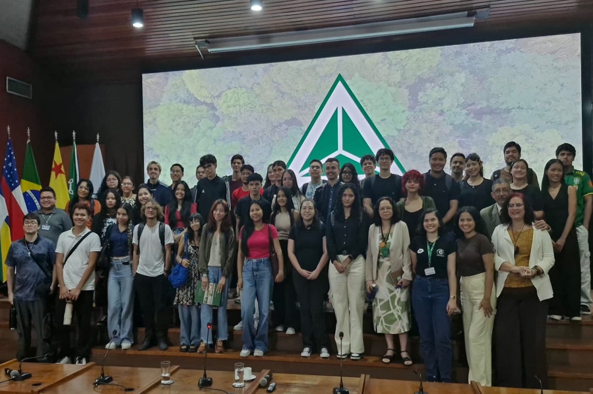 Atividade fez parte da agenda do Programa Zona Franca de Portas Abertas e envolveu acadêmicos da Escola Superior de Ciências Sociais, por intermédio do OPP/UEA), com o objetivo de entender como funciona e qual o papel da Autarquia em prol do desenvolvimento regional.