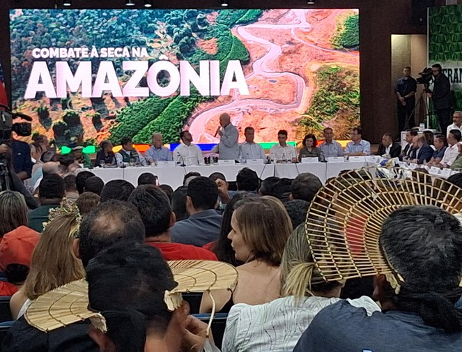 Lula anuncia medidas em reunião com prefeitos do AM na Suframa