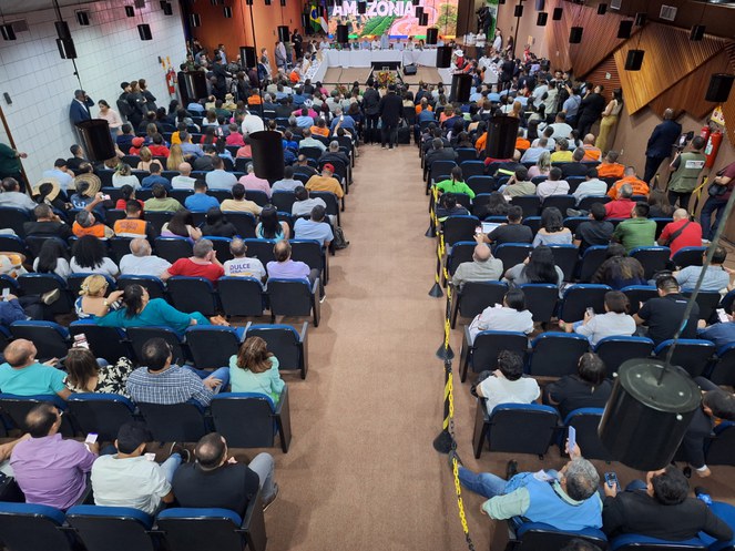 Lula faz anúncio de medidas em reunião com prefeitos do AM na Suframa