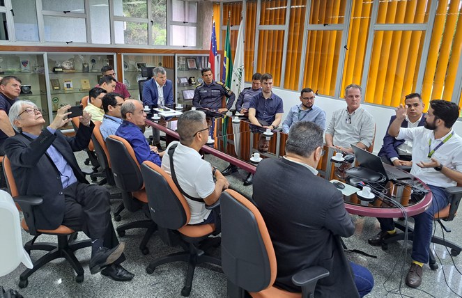 Reunião para apresentar projeto Sistema de Monitoramento e Segurança do Transporte Especial no Distrito Industrial