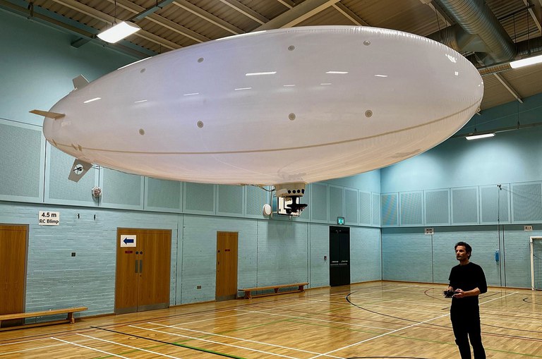 Dirigível faz parte de projeto "Sistema de Monitoramento e Segurança do Transporte Especial no Distrito Industrial"