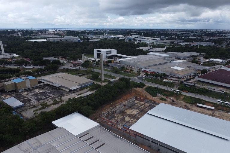 Imagem aérea de fábricas no Distrito Industrial, em Manaus