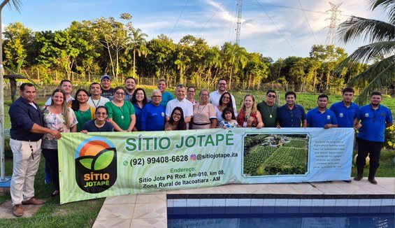 Equipe Suframa e agricultores na jornada em Itacoatiara