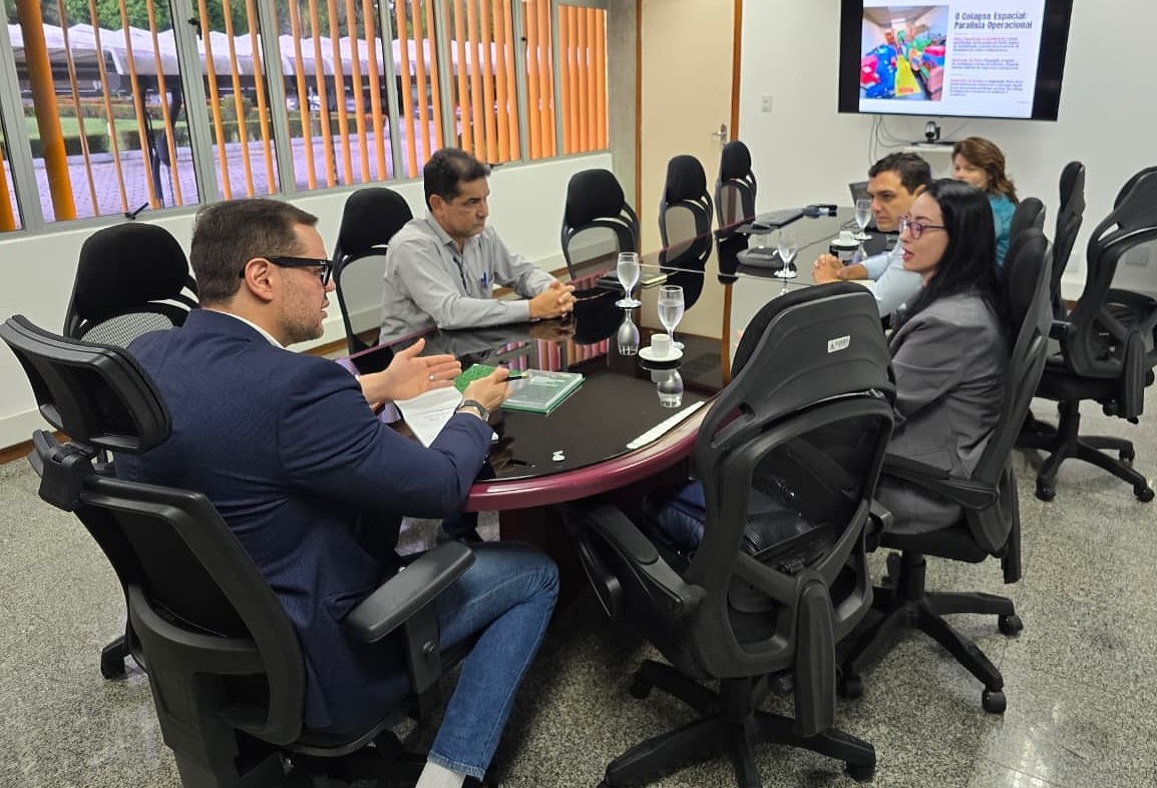 Objetivo da reunião foi dar continuidade ao alinhamento institucional para o desenvolvimento de um projeto de governança arquivística na Suframa por meio da assinatura de um Termo de Execução Descentralizada (TED) com a Ufam.