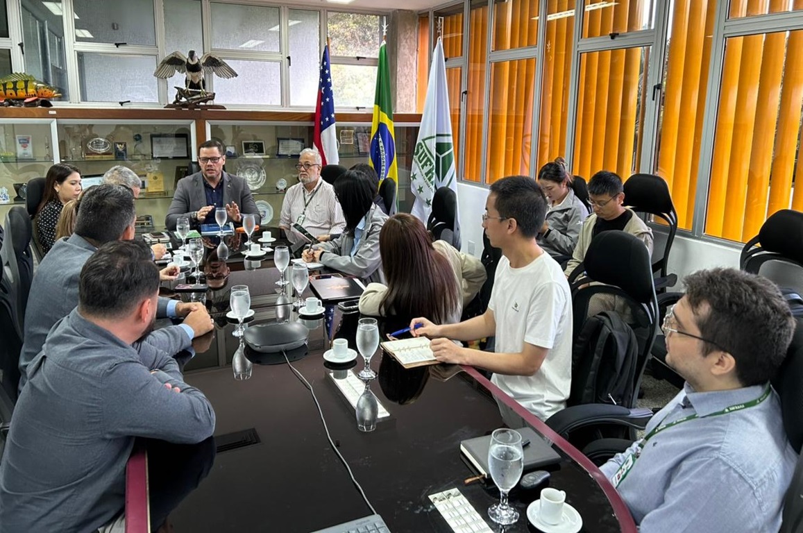 Realizada nesta quinta-feira (26), na Suframa, reunião institucional envolveu também uma comitiva internacional e foi voltada à prospecção de novos investimentos e à diversificação de produtos a serem fabricados no Polo Industrial de Manaus (PIM).