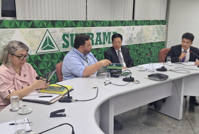 Superintendente em exercício, Frederico explana sobre a ZFM a chineses