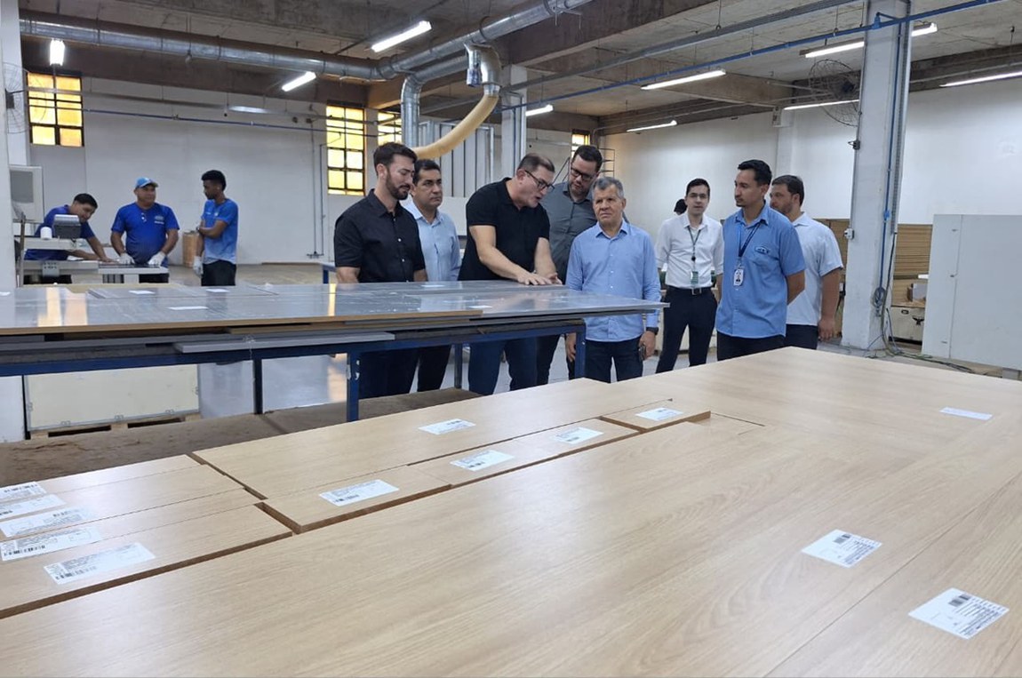 Plantas industriais funcionam no condomínio Sharp, zona Sul de Manaus: uma com foco em alumínio para a fabricação de botes, balsas, iates e barcos de passeio, e a outra voltada ao ramo de moveis planejados, especializada em serviços de MDF.