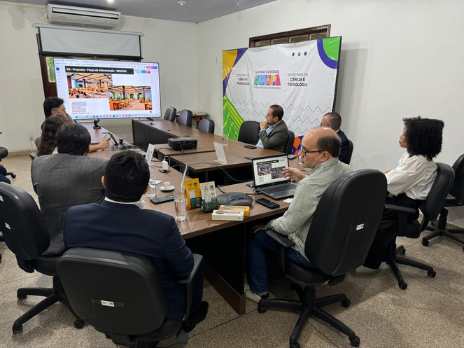 Foto mostra reunião para mostrar projeto do Hub de Inovação do Amapá